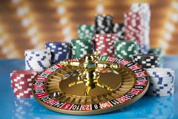 The Dog House slot game interface showing five reels, payline highlights, and real-time balance display on icibos